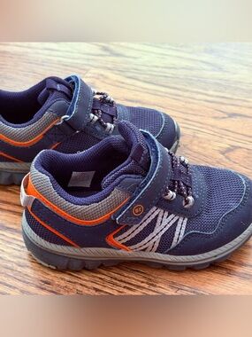 STRIDE RITE SNEAKERS